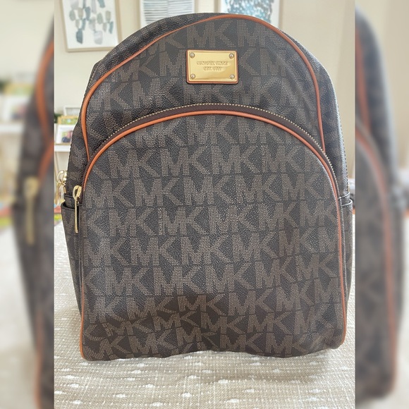 MICHAEL KORS backpack - BARELY USED main image 5